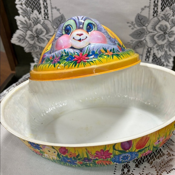 Vintage Easter Bunny Egg Candy Container - Picture 5 of 6
